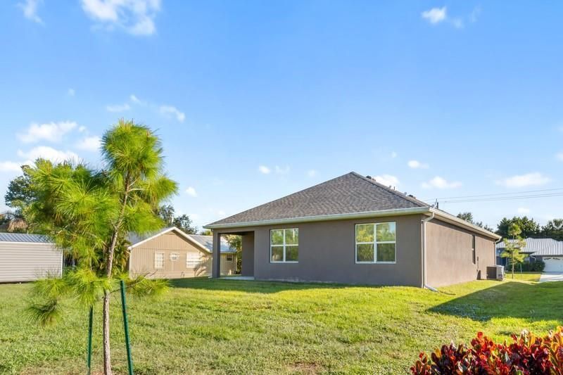 For Sale: $365,000 (4 beds, 2 baths, 1851 Square Feet)