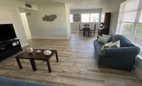 В аренду: $1,700 (2 спален, 2 ванн, 1000 Квадратных фут)