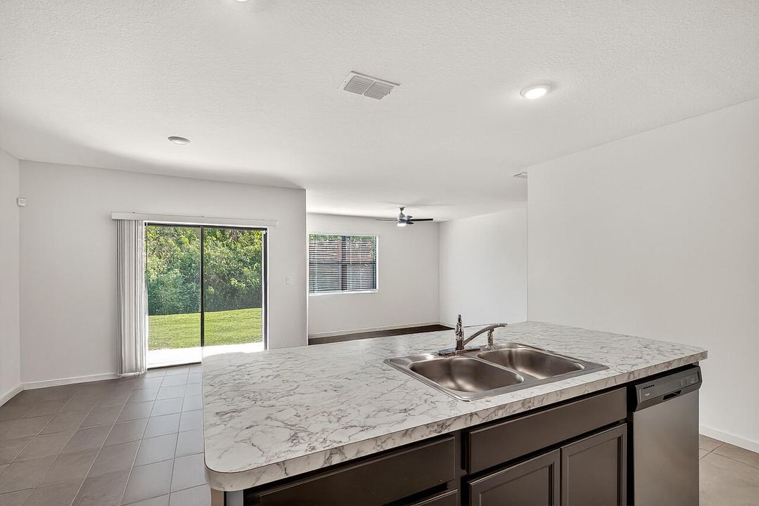 For Sale: $375,000 (4 beds, 2 baths, 1875 Square Feet)