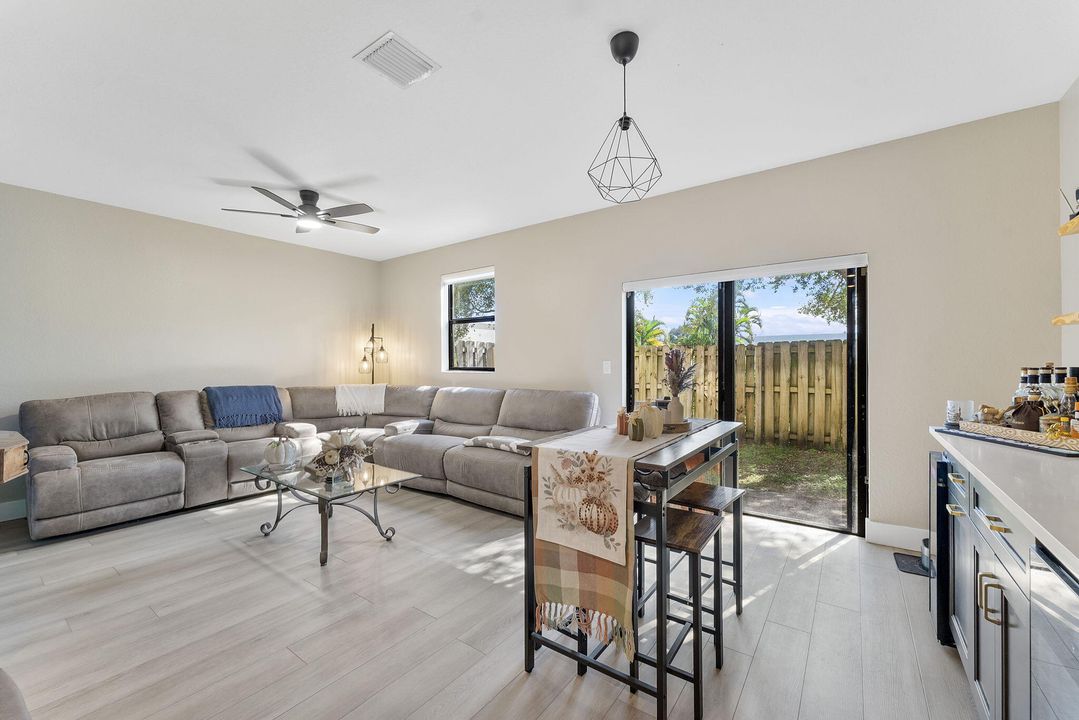 For Sale: $465,000 (3 beds, 2 baths, 1642 Square Feet)