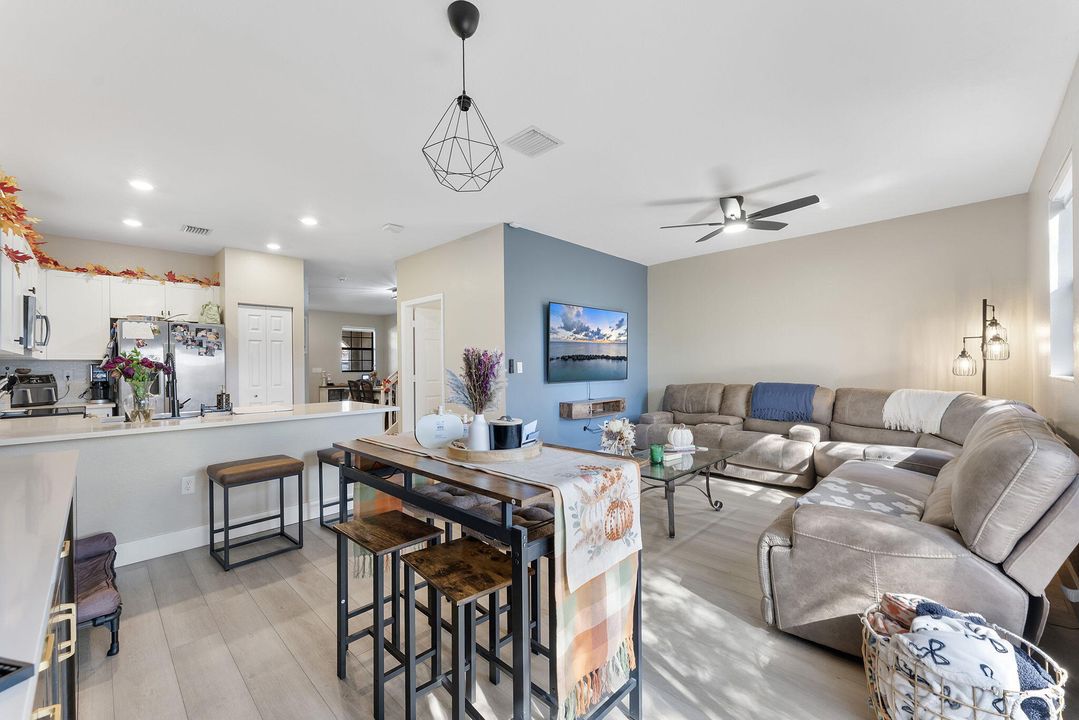 For Sale: $465,000 (3 beds, 2 baths, 1642 Square Feet)