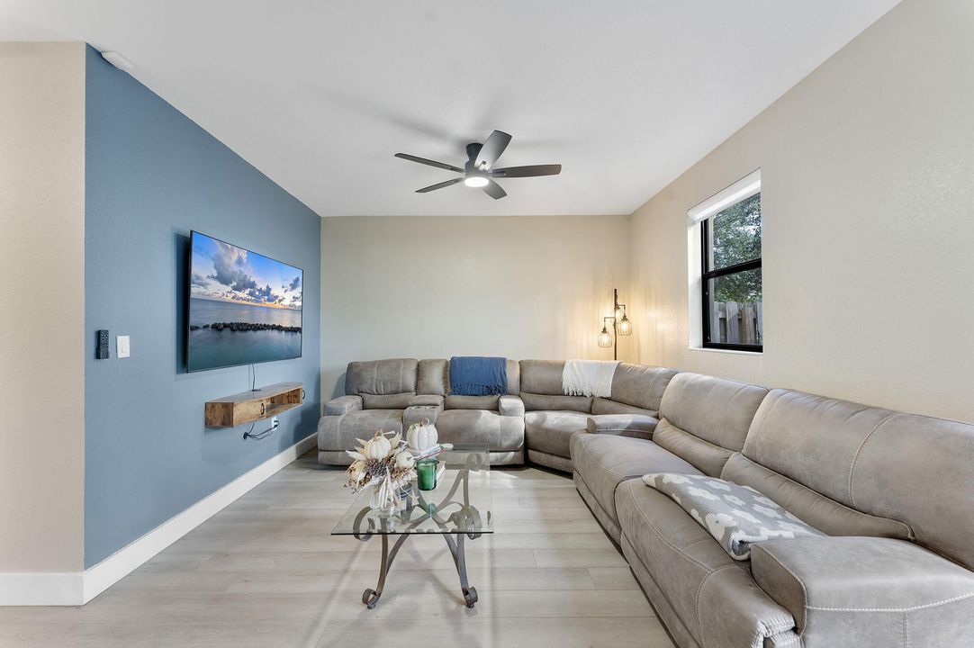For Sale: $465,000 (3 beds, 2 baths, 1642 Square Feet)