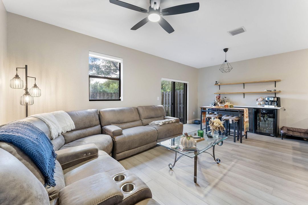 For Sale: $465,000 (3 beds, 2 baths, 1642 Square Feet)