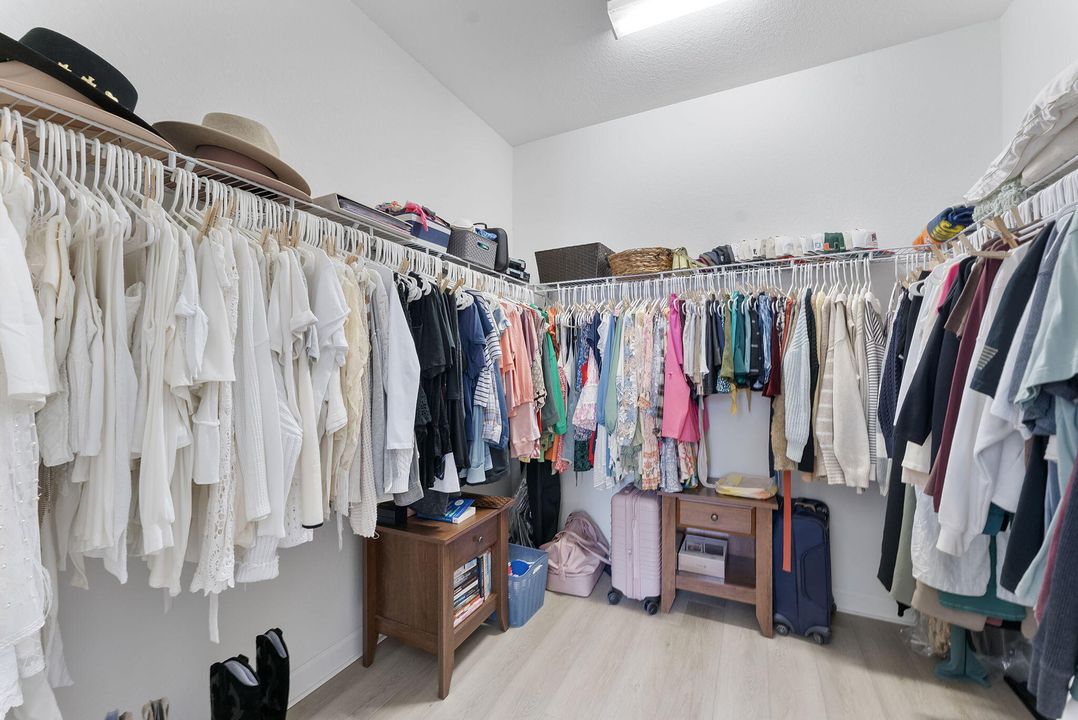 For Sale: $465,000 (3 beds, 2 baths, 1642 Square Feet)