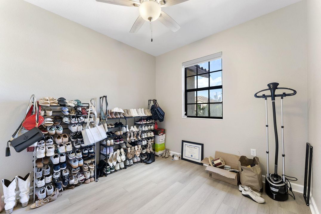 For Sale: $465,000 (3 beds, 2 baths, 1642 Square Feet)