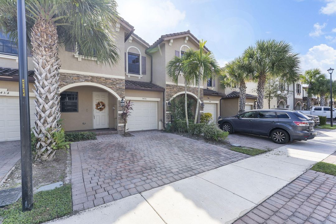 For Sale: $465,000 (3 beds, 2 baths, 1642 Square Feet)