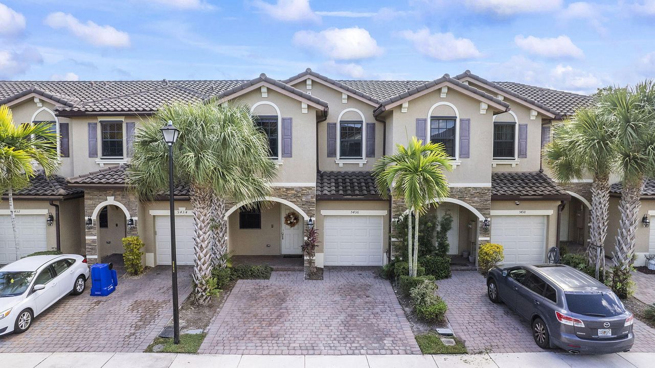 For Sale: $465,000 (3 beds, 2 baths, 1642 Square Feet)