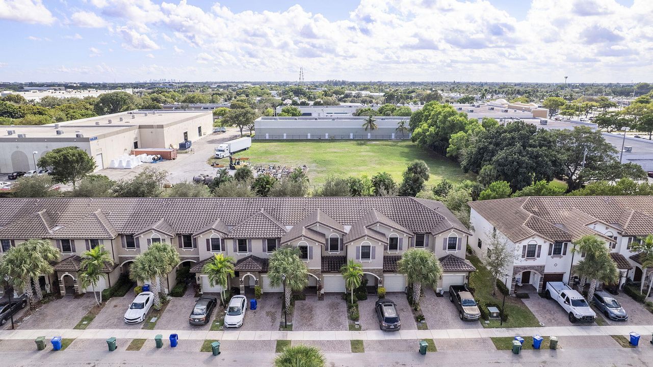 For Sale: $465,000 (3 beds, 2 baths, 1642 Square Feet)