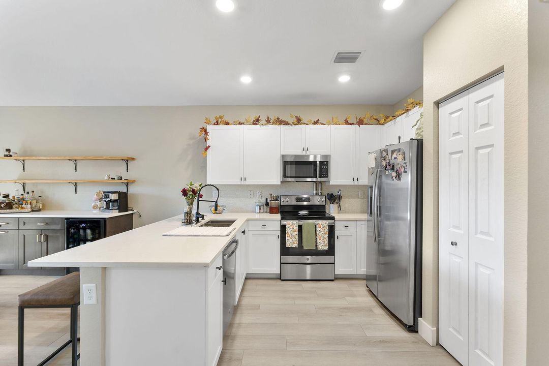 For Sale: $465,000 (3 beds, 2 baths, 1642 Square Feet)