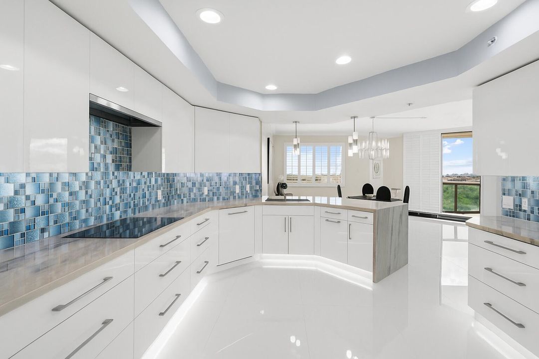 出租: $7,000 (3 贝兹, 3 浴室, 2388 平方英尺)