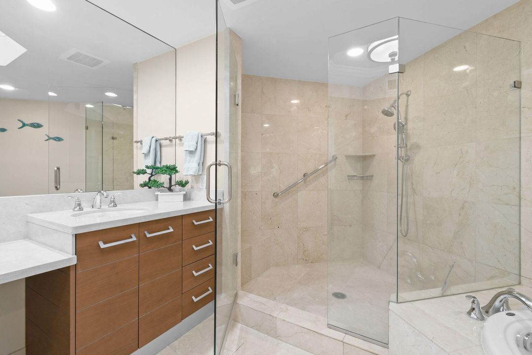 出租: $7,000 (3 贝兹, 3 浴室, 2388 平方英尺)