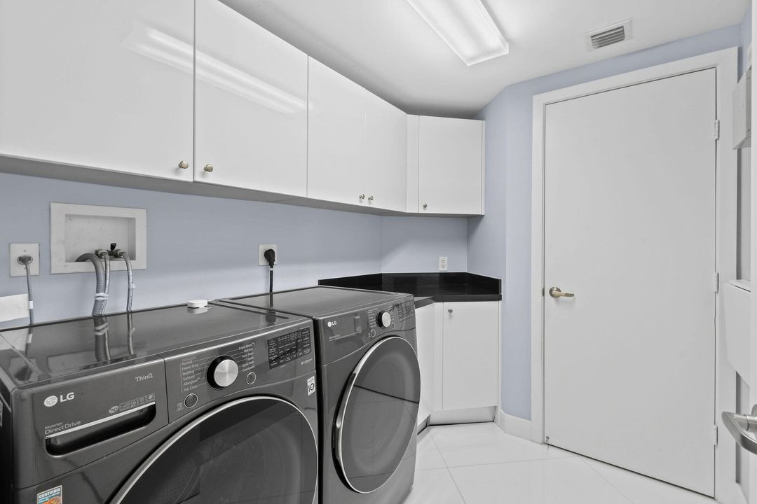 出租: $7,000 (3 贝兹, 3 浴室, 2388 平方英尺)