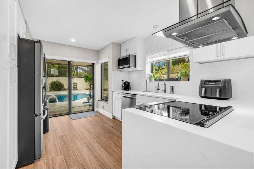 Под контрактом: $799,000 (0 спален, 0 ванн, 1553 Квадратных фут)