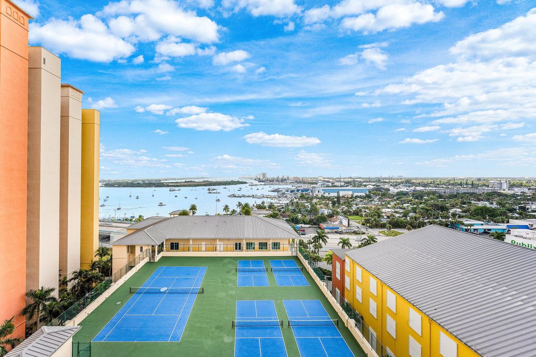 For Sale: $685,000 (3 beds, 3 baths, 1788 Square Feet)