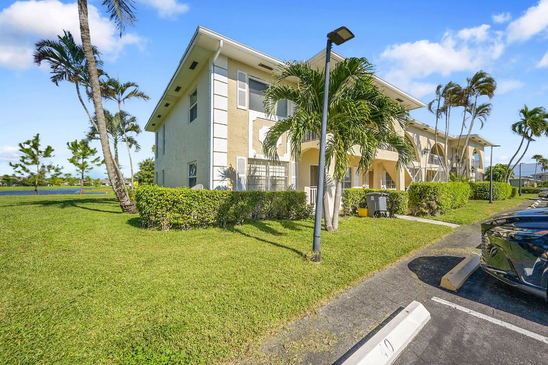 На продажу: $299,900 (2 спален, 2 ванн, 1097 Квадратных фут)