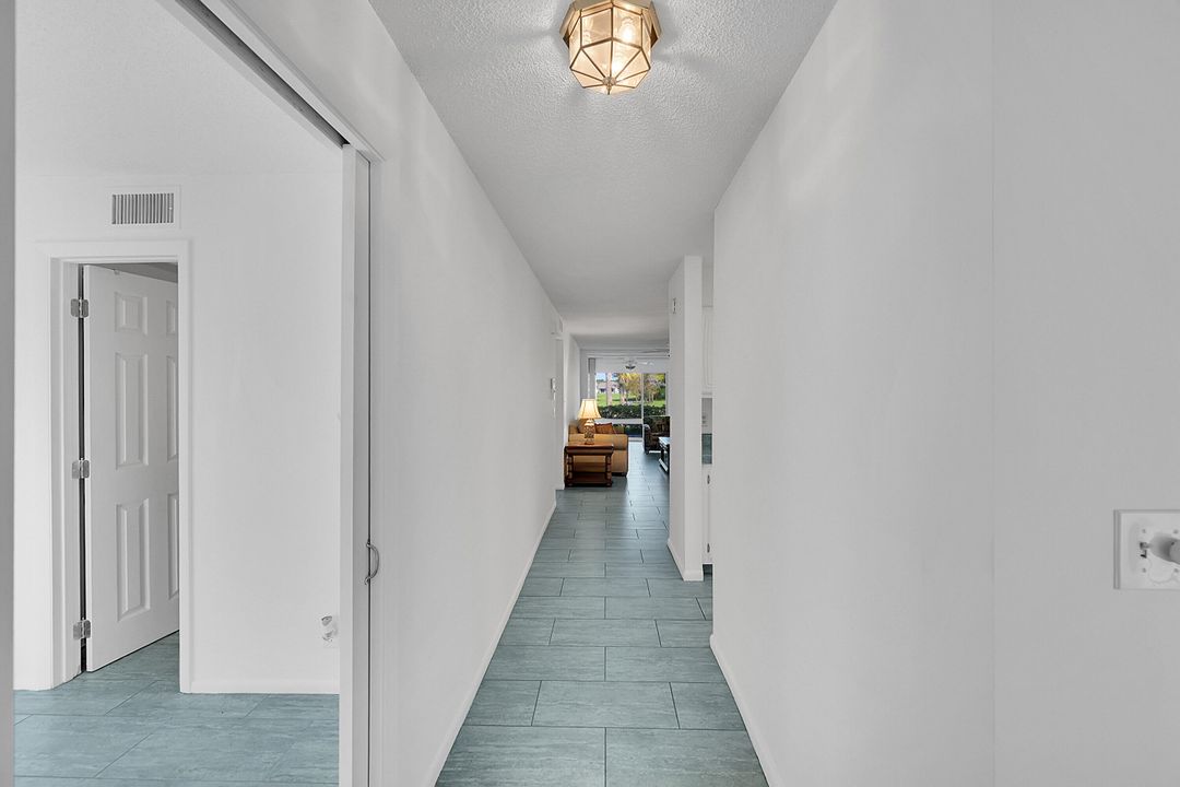 На продажу: $299,900 (2 спален, 2 ванн, 1097 Квадратных фут)