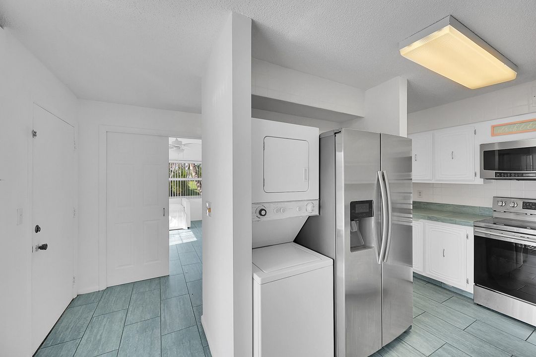 На продажу: $299,900 (2 спален, 2 ванн, 1097 Квадратных фут)