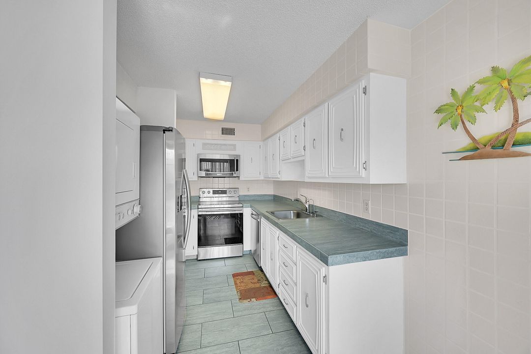 На продажу: $299,900 (2 спален, 2 ванн, 1097 Квадратных фут)