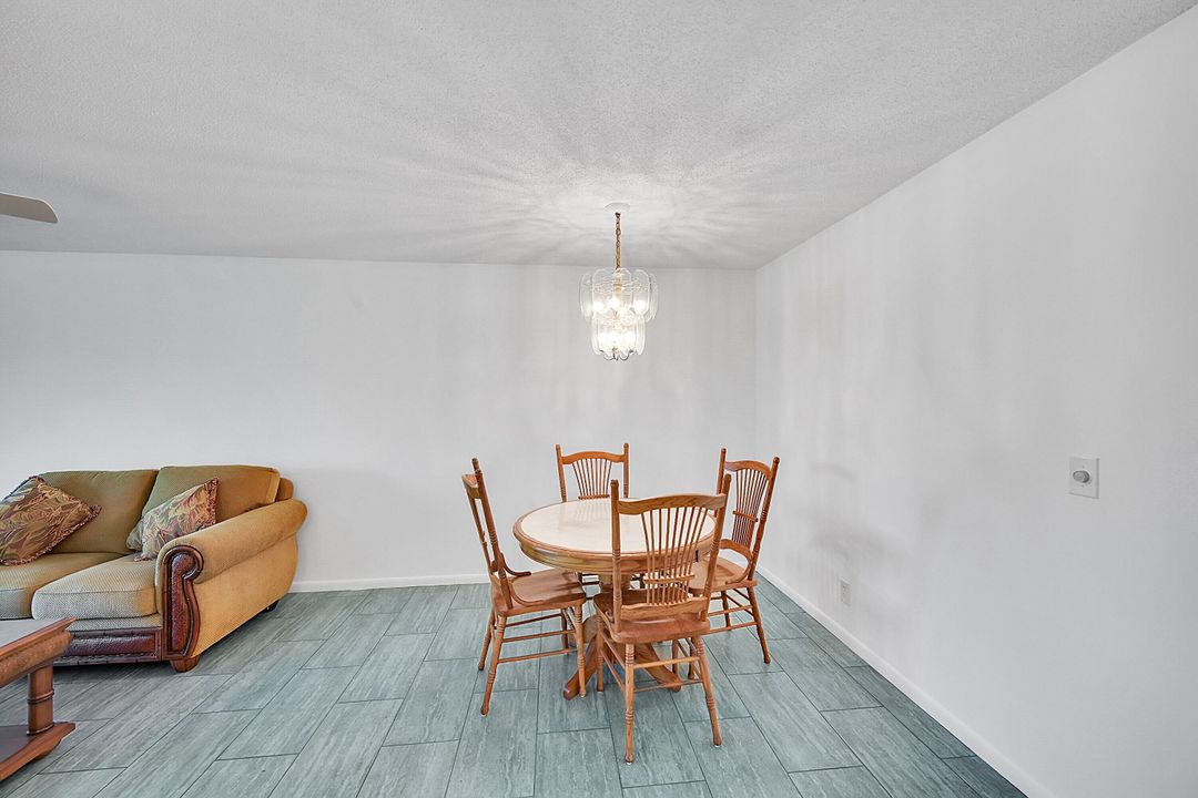 На продажу: $299,900 (2 спален, 2 ванн, 1097 Квадратных фут)