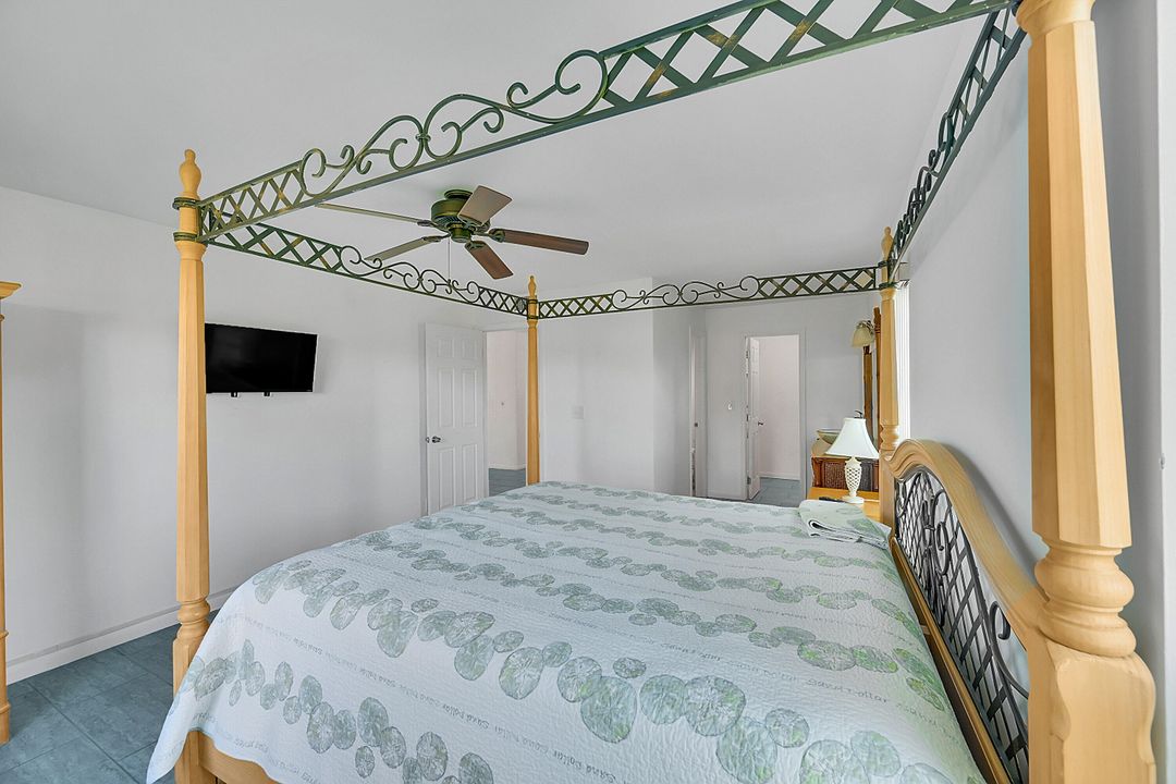 На продажу: $299,900 (2 спален, 2 ванн, 1097 Квадратных фут)