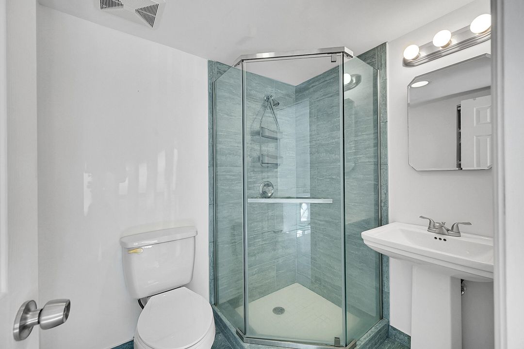 На продажу: $299,900 (2 спален, 2 ванн, 1097 Квадратных фут)