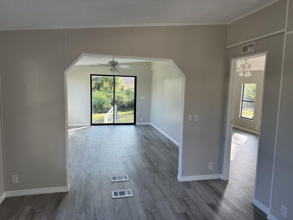 待售: $49,000 (2 贝兹, 2 浴室, 1248 平方英尺)