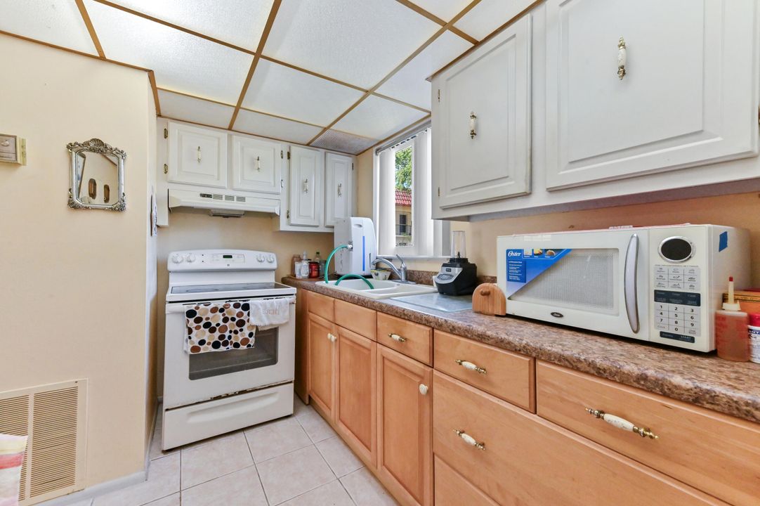 На продажу: $95,000 (1 спален, 1 ванн, 704 Квадратных фут)