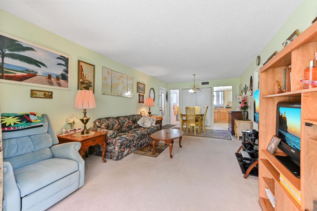 На продажу: $95,000 (1 спален, 1 ванн, 704 Квадратных фут)