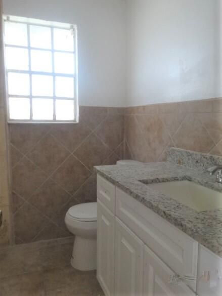 На продажу: $229,000 (2 спален, 2 ванн, 1200 Квадратных фут)