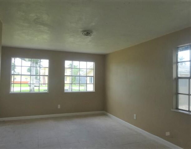 На продажу: $229,000 (2 спален, 2 ванн, 1200 Квадратных фут)