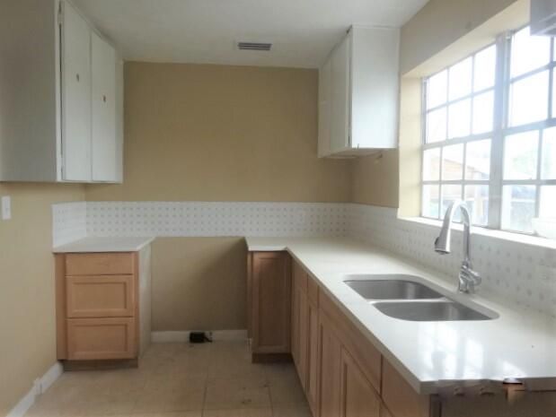 На продажу: $229,000 (2 спален, 2 ванн, 1200 Квадратных фут)