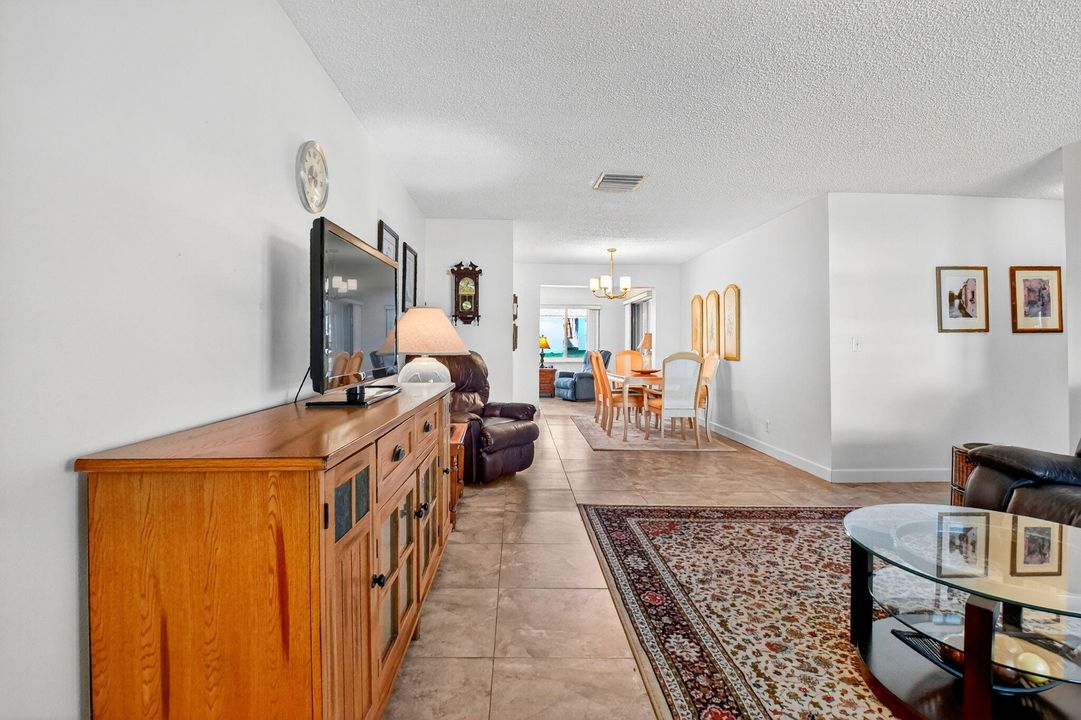 For Sale: $345,000 (2 beds, 2 baths, 1317 Square Feet)