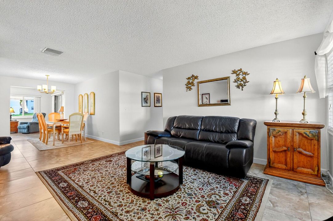 For Sale: $345,000 (2 beds, 2 baths, 1317 Square Feet)