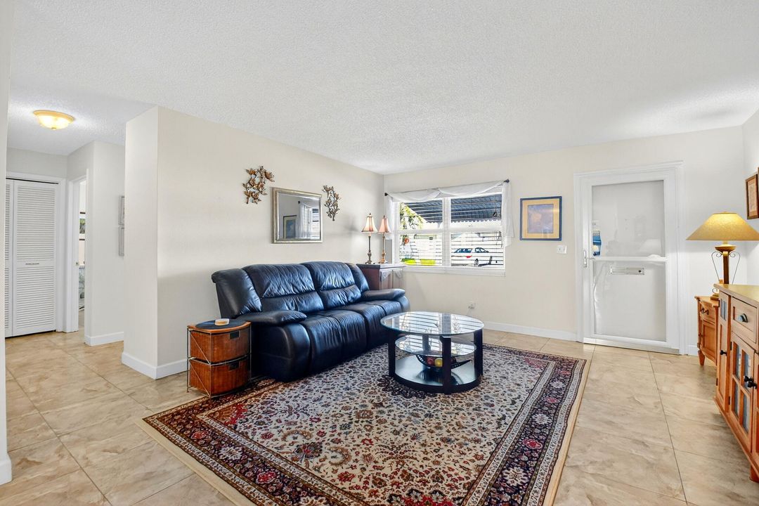 For Sale: $345,000 (2 beds, 2 baths, 1317 Square Feet)