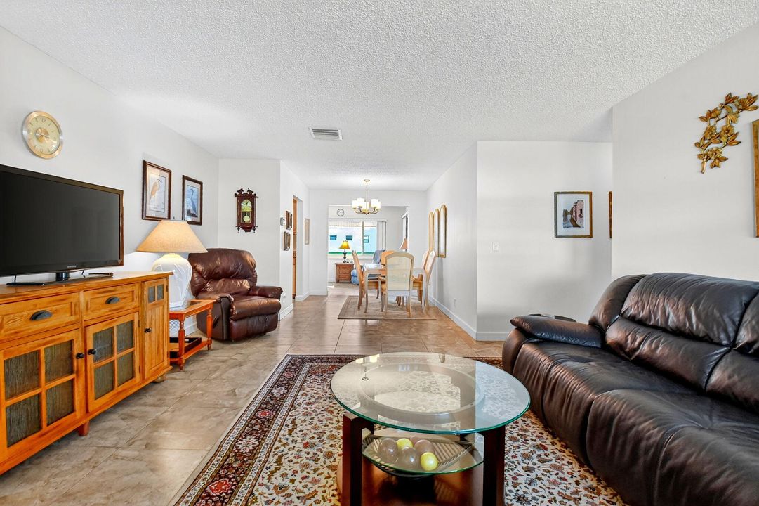 For Sale: $345,000 (2 beds, 2 baths, 1317 Square Feet)