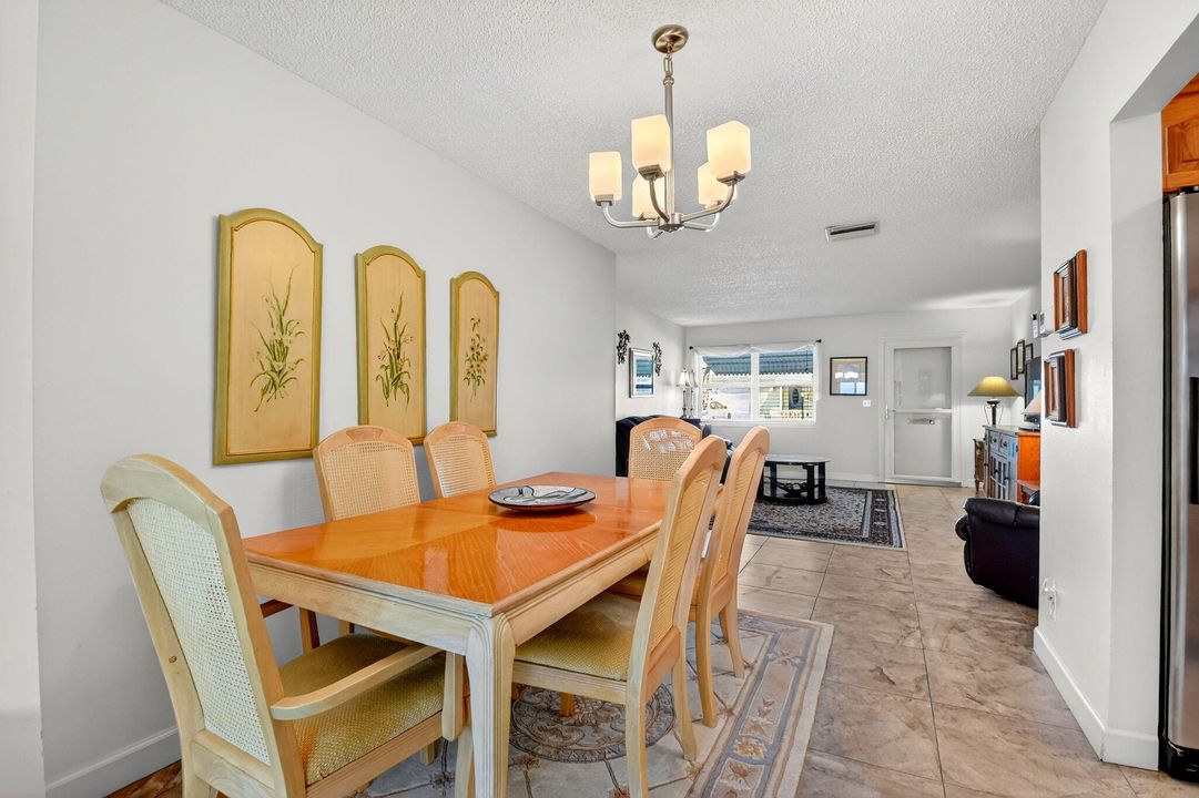 For Sale: $345,000 (2 beds, 2 baths, 1317 Square Feet)