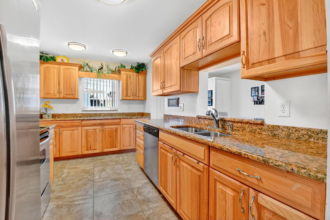 For Sale: $345,000 (2 beds, 2 baths, 1317 Square Feet)