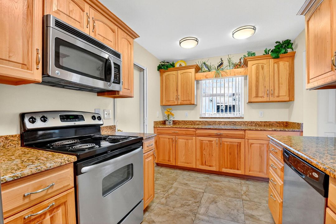 For Sale: $345,000 (2 beds, 2 baths, 1317 Square Feet)