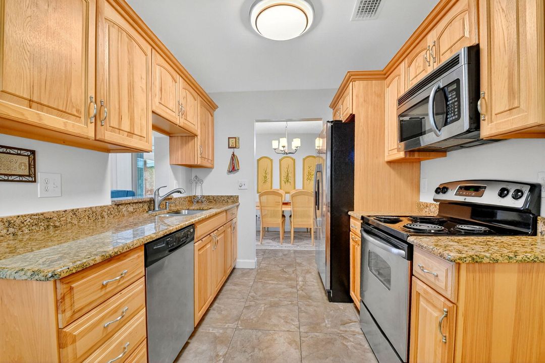 For Sale: $345,000 (2 beds, 2 baths, 1317 Square Feet)