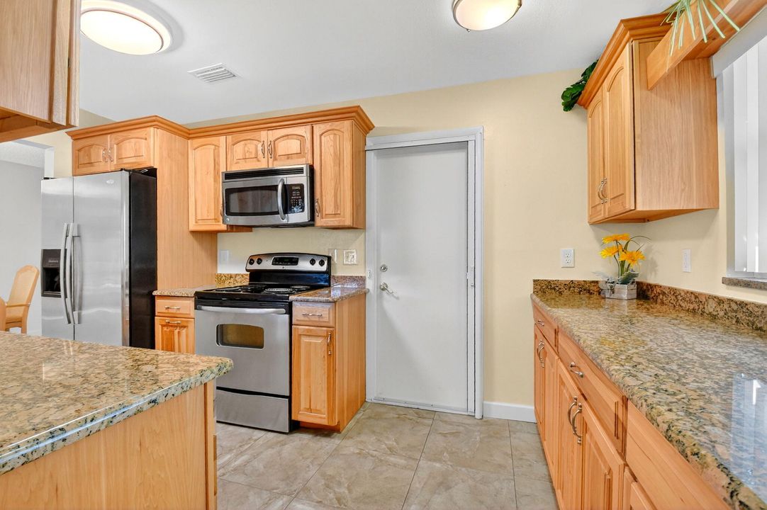 For Sale: $345,000 (2 beds, 2 baths, 1317 Square Feet)
