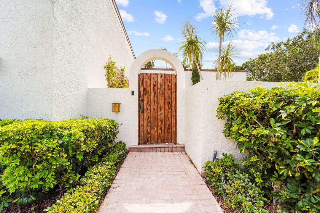 For Sale: $1,250,000 (3 beds, 2 baths, 2032 Square Feet)