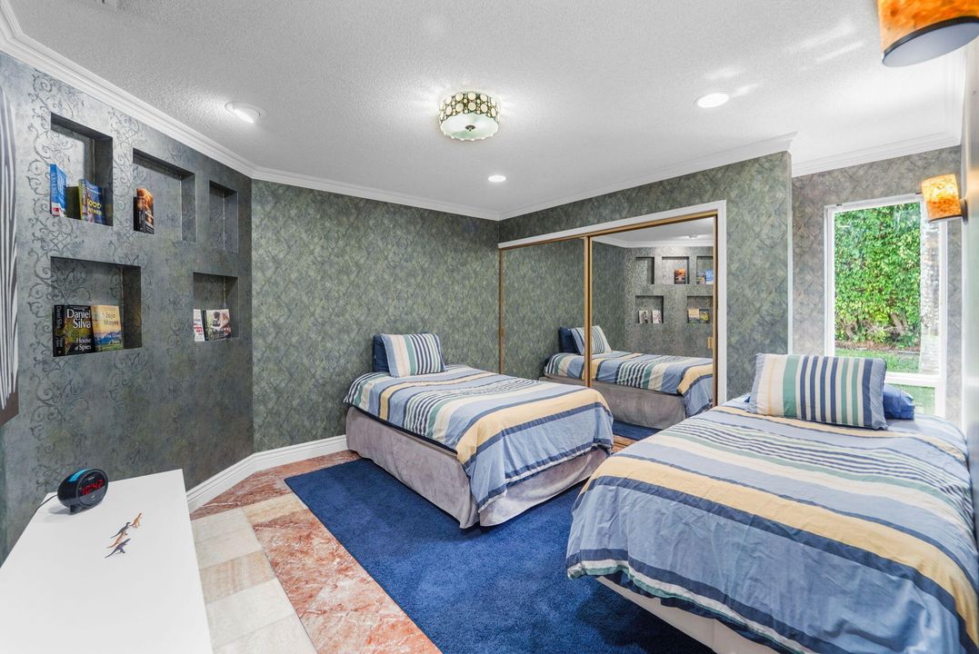 For Sale: $1,250,000 (3 beds, 2 baths, 2032 Square Feet)