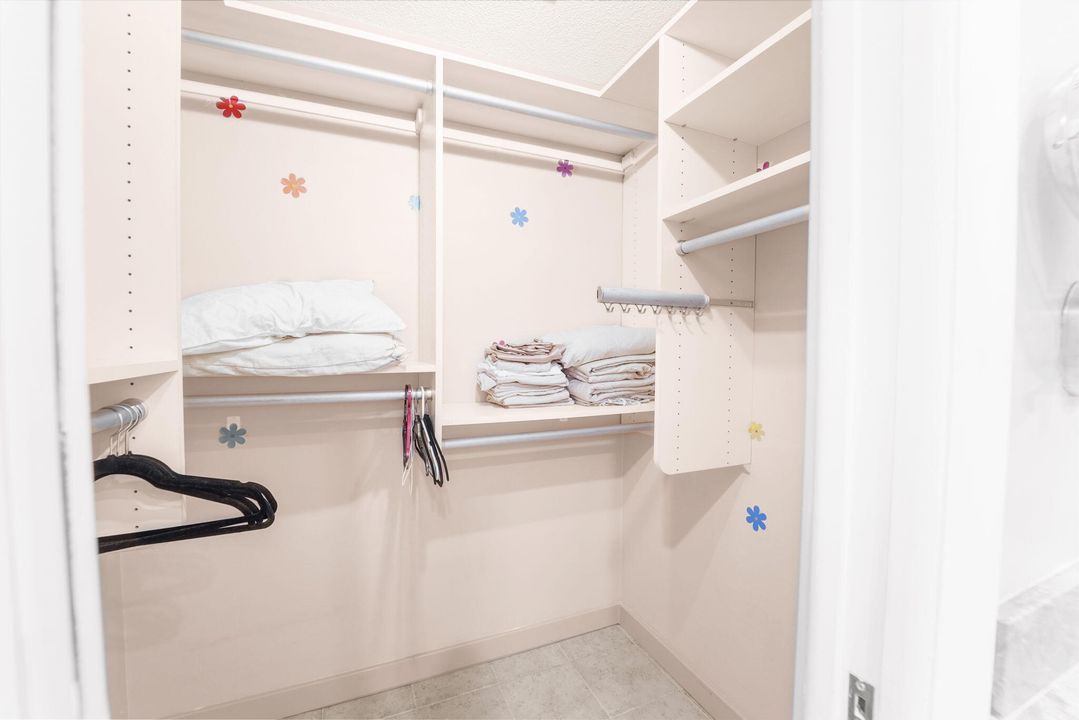 For Sale: $1,250,000 (3 beds, 2 baths, 2032 Square Feet)