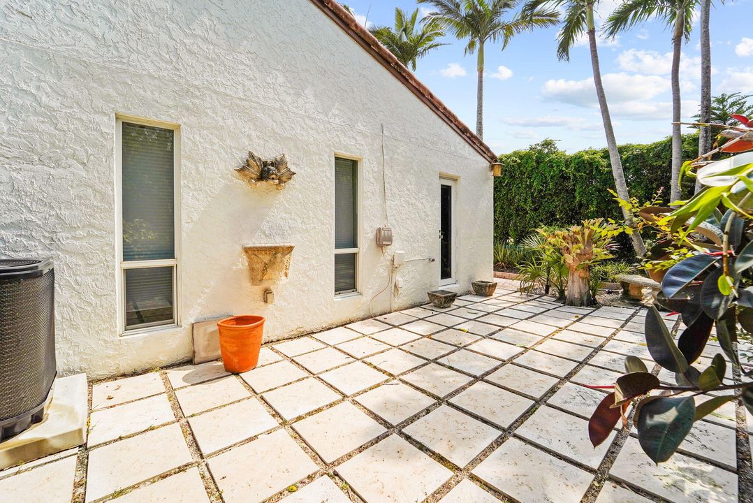 For Sale: $1,250,000 (3 beds, 2 baths, 2032 Square Feet)