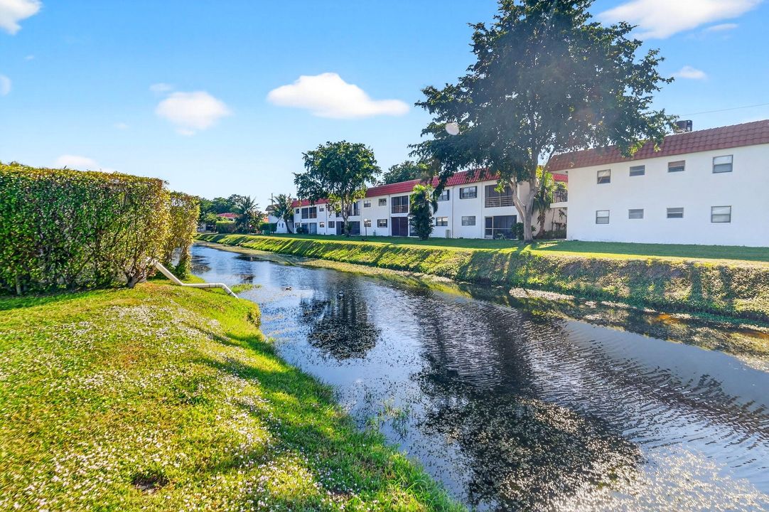 For Sale: $345,000 (2 beds, 2 baths, 1317 Square Feet)