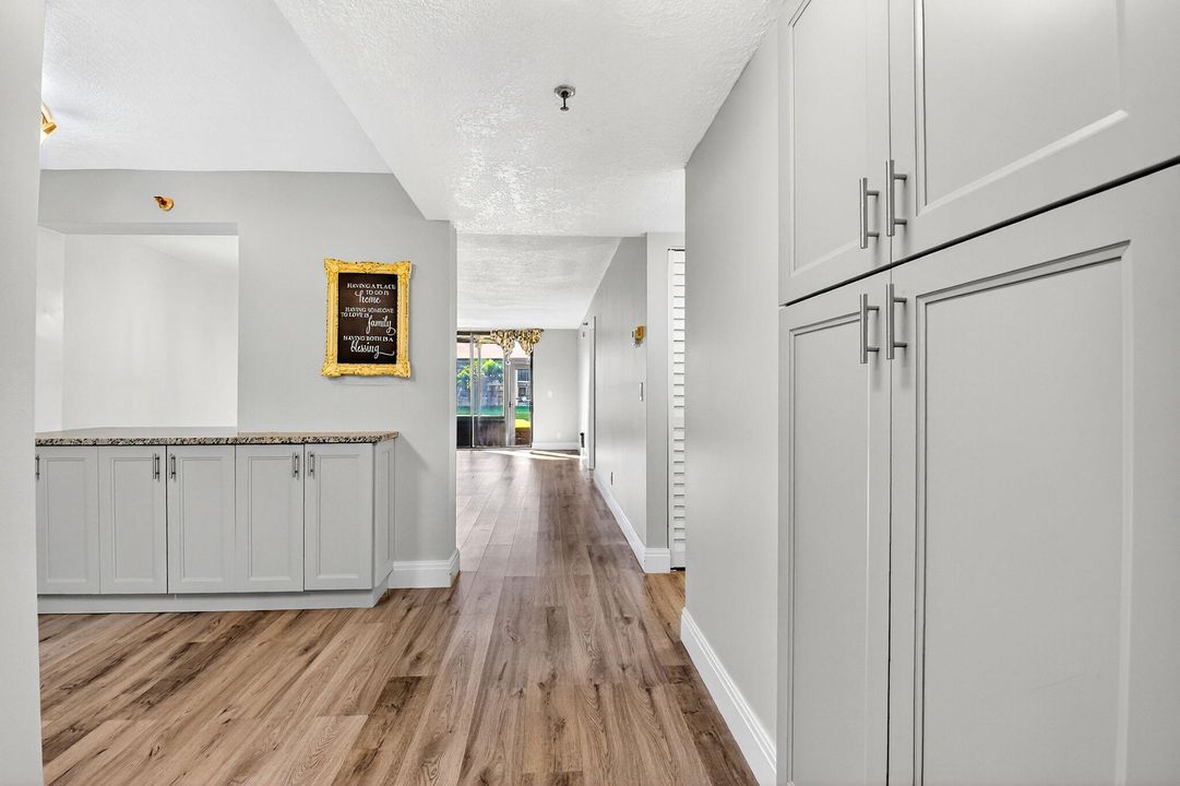 For Sale: $149,900 (2 beds, 2 baths, 1200 Square Feet)