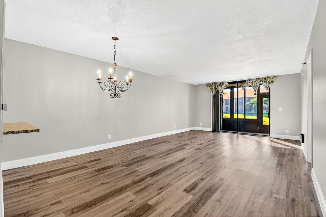 For Sale: $149,900 (2 beds, 2 baths, 1200 Square Feet)