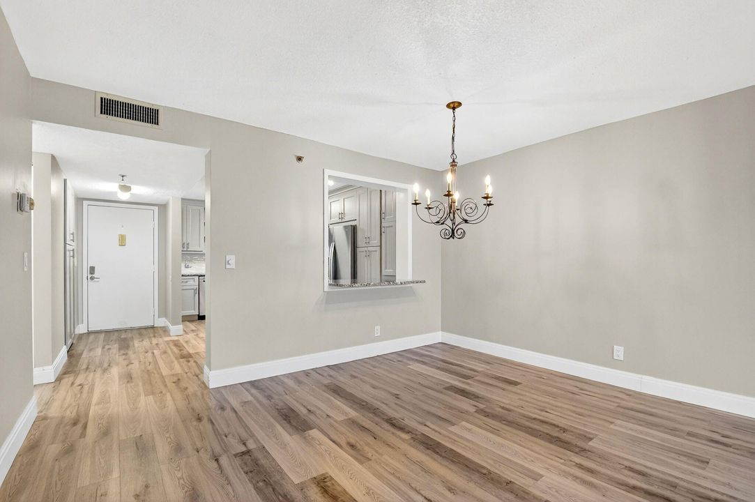 For Sale: $149,900 (2 beds, 2 baths, 1200 Square Feet)