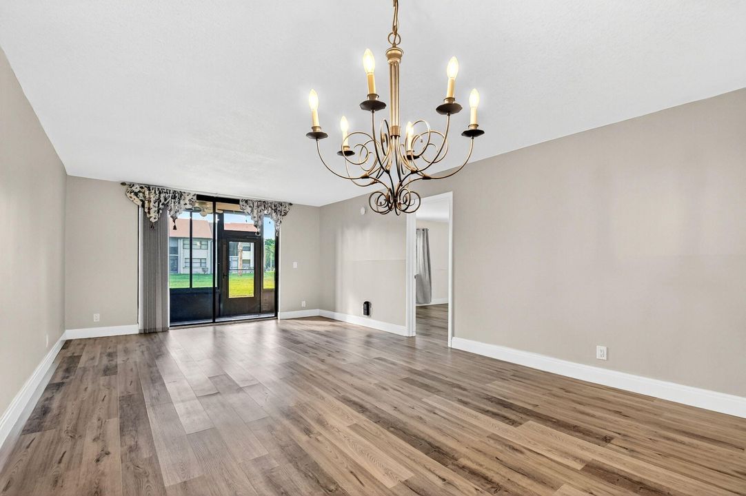 For Sale: $149,900 (2 beds, 2 baths, 1200 Square Feet)