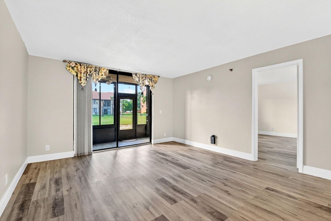 For Sale: $149,900 (2 beds, 2 baths, 1200 Square Feet)